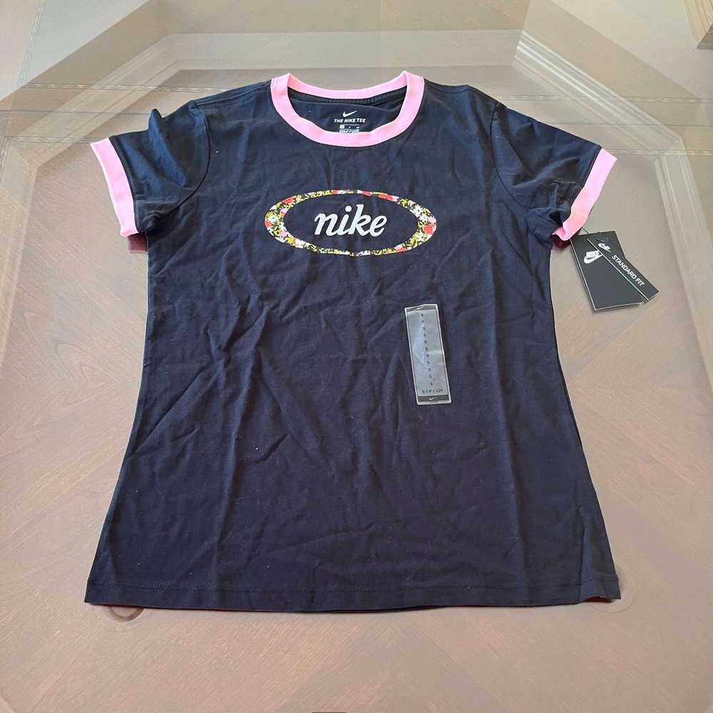 NWT Nike Embroidered Tee Size Small Black